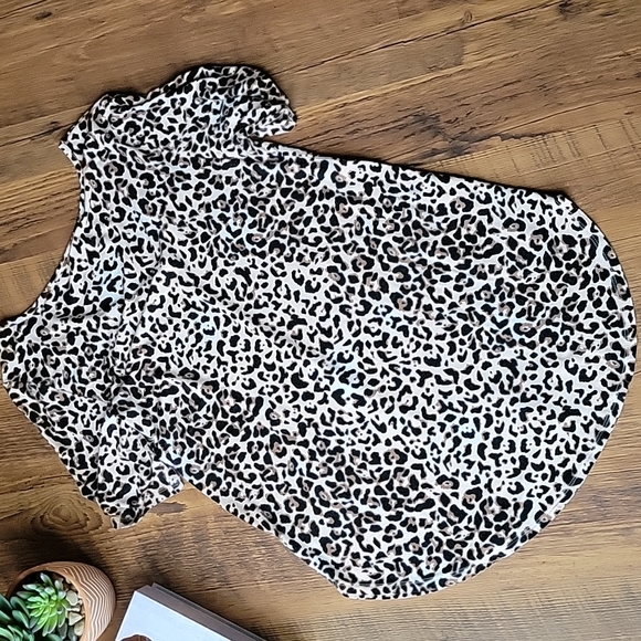 Maurices 24/7 Leopard Print T-Shirt Small - Picture 5 of 6